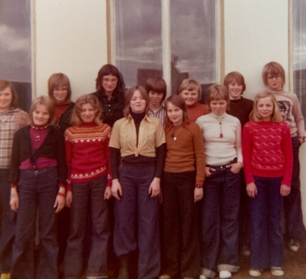 Efri röð f.v.: Hulda Valdís Steinarsdóttir (Reistarnesi), María Hrönn Gunnarsdóttir (Klöppum), Anna Jóna Guðmundsdóttir (Nýhöfn), Kristmundur Jónsson (frá Keflavík), Jón Skúli Skúlason (Melum/Flúðum), Jón Árnason (Bakka), Björn Gunnarsson (Klöppum). Neðri röð f.v.: Rannveig Halldórsdóttir (Valþjófsstöðum), Kristjana Ólöf Sigurðardóttir (Snartarstöðum), Arndís Hálfdanardóttir (Hraunbrún), Kristveig Óladóttir (Skógum), Kristín Jónsdóttir (Ásgarði), Guðbjörg Alda Sigurðardóttir (Sigurðarstöðum).