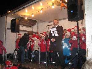 Bergur Elías Sveitastjóri að flytja stutt ávarp