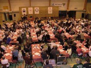 Þéttskipað í Íþóttahöllinni á Húsavík