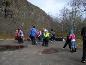 Nemendur að leik í þjóðgarðinum