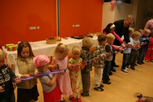 Bergur Elías ásamt leikskólakrökkum