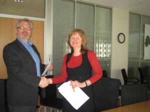 Bergur Elías Ágústsson sveitarstjóri Norðurþings og Halldóra Hreggviðsdóttir framkvæmdastjóri Alta v&hellip;