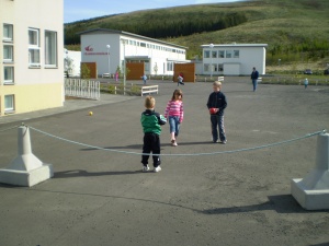 Laus störf í Borgarhólsskóla