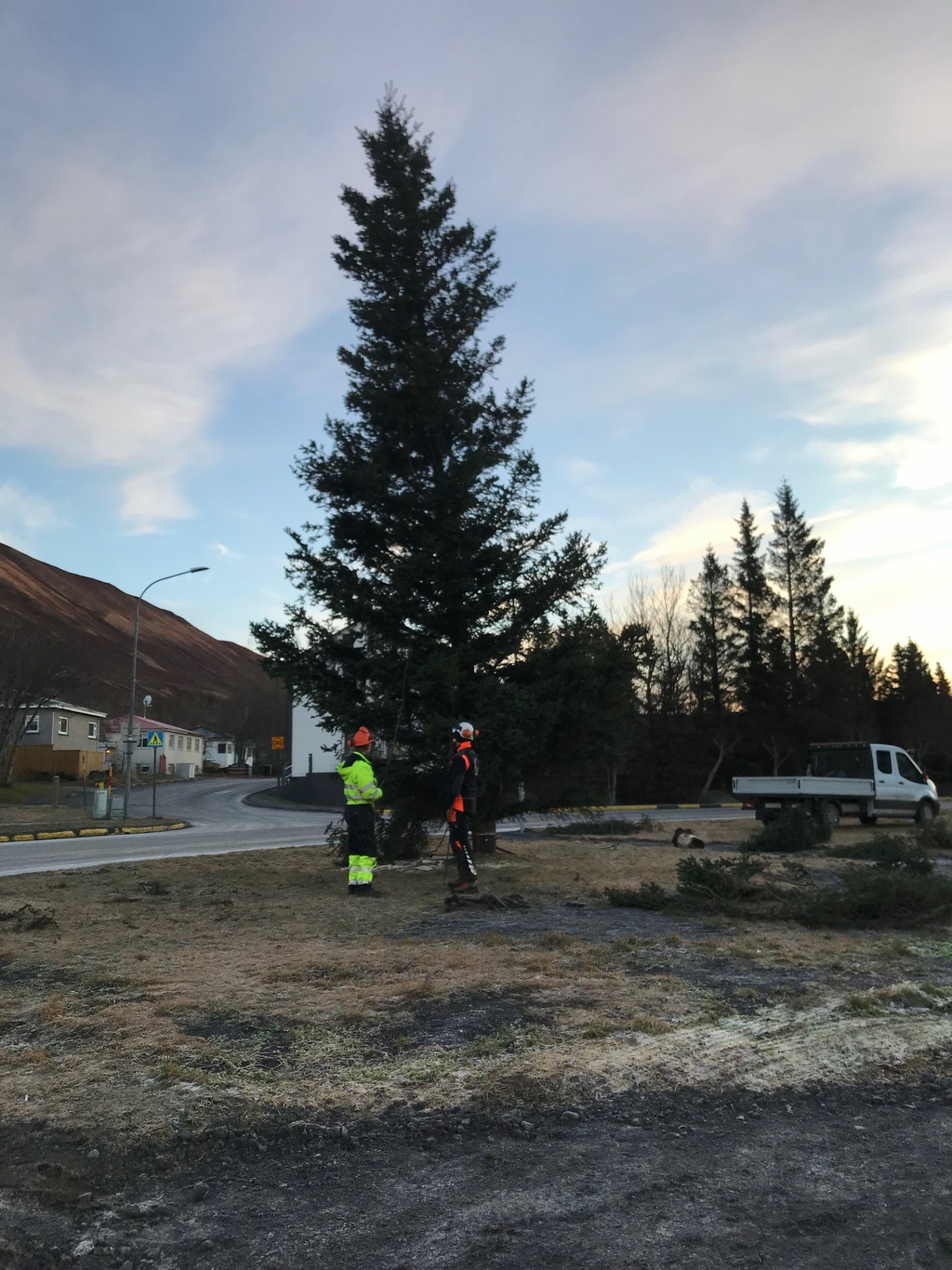 Uppsetning á jólatréi á Húsavík 2018