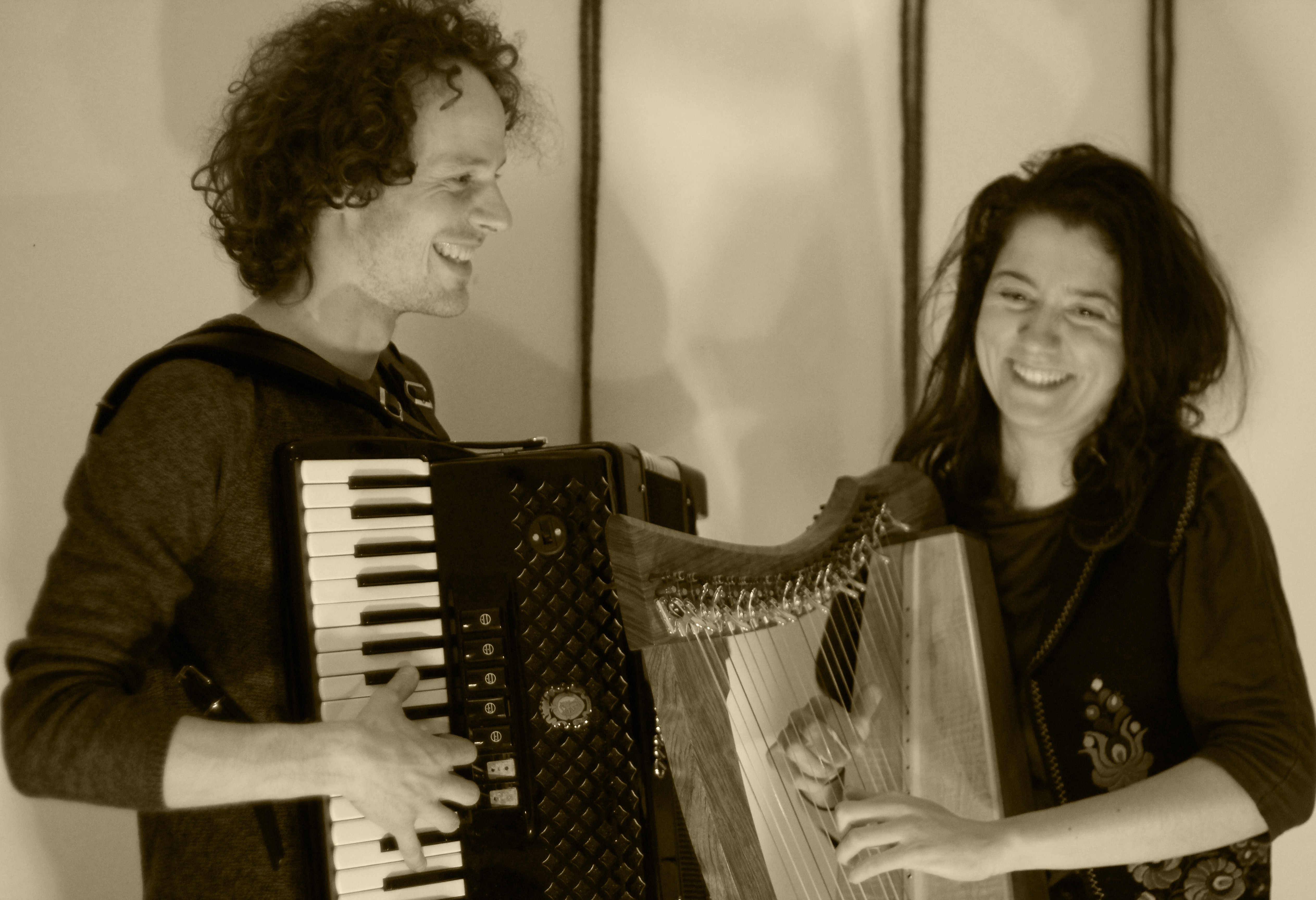 Þjóðlagadúettinn LalomA