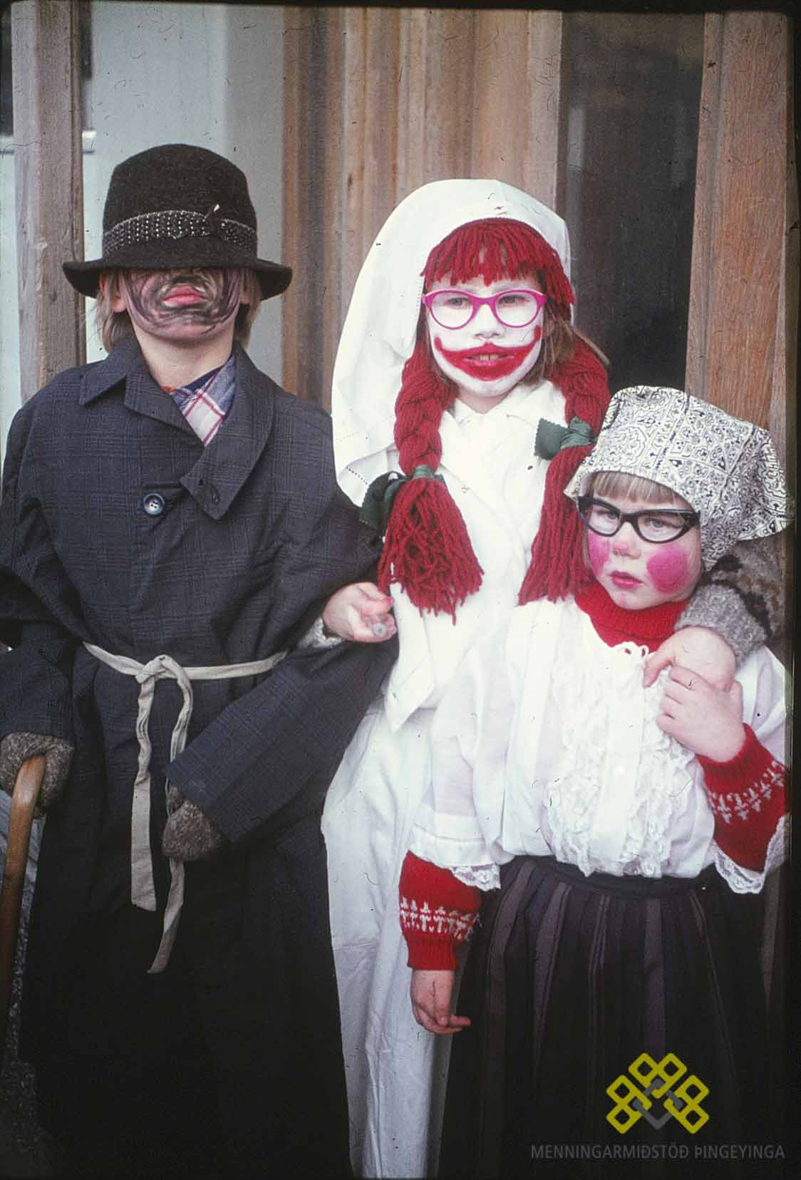 Öskudagur á Húsavík áður fyrr. Myndir úr safni Sigurðar Gunnarssonar fyrrv. skólastjóra á Húsavík. Á&hellip;