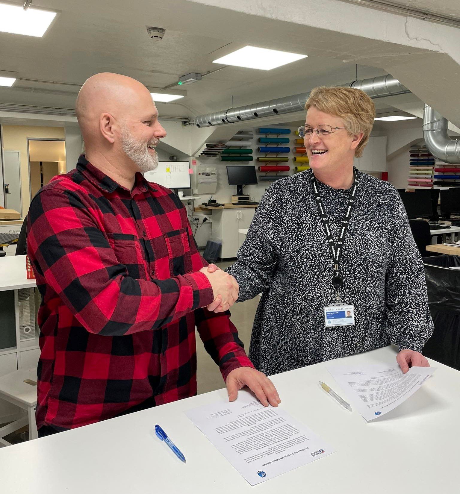 Stefán Pétur Sólveigarson, verkefnastjór Fab Lab Húsavík og Katrín Sigurjónsdóttir, sveitarstjóri No…