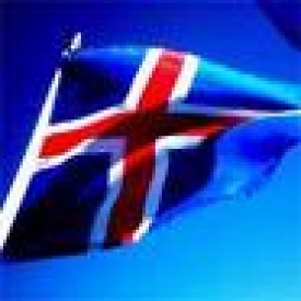 Flaggað í hálfa stöng við íþróttamannvirki.