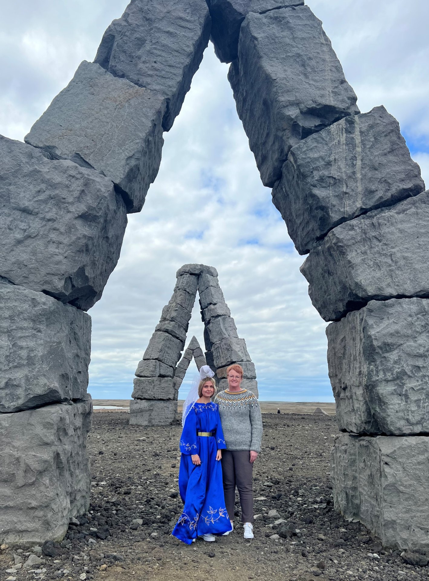 Brynja Björk Höskuldsdóttir fjallkona og Katrín Sigurjónsdóttir sveitarstjóri