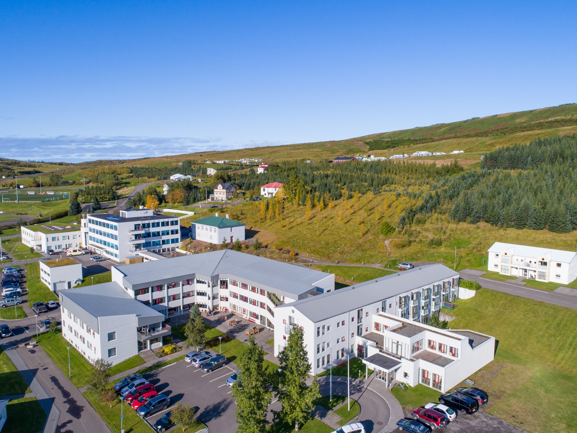 Séð yfir Dvalarheimilið Hvamm, sjúkrahúsiðog heilsugælsu Húsavíkur