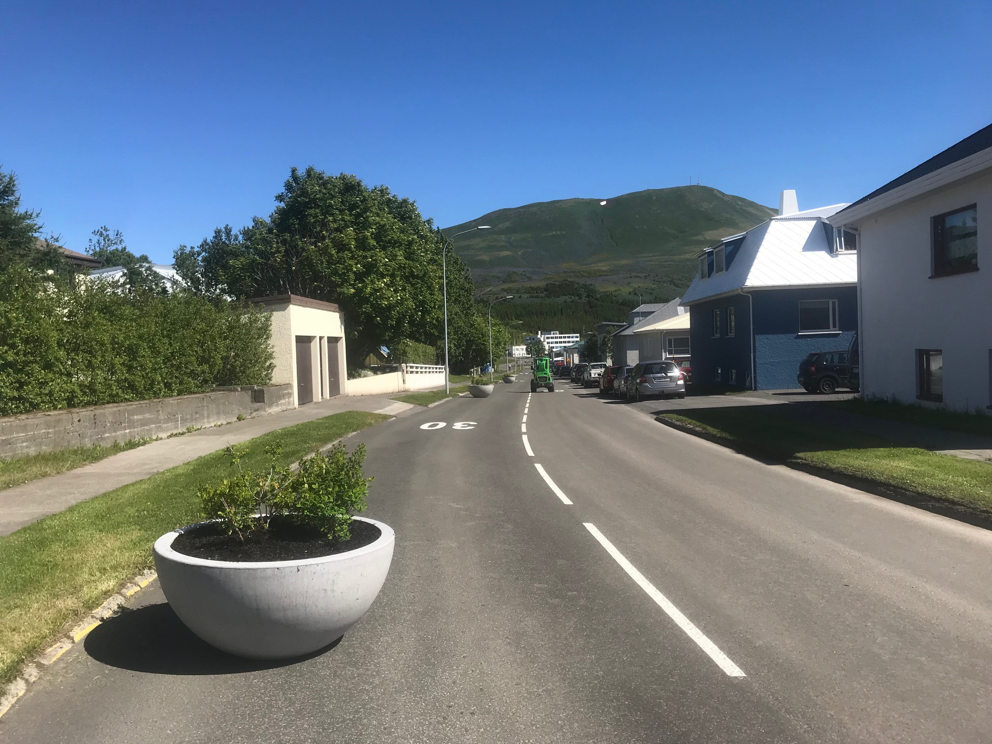 Framkvæmdir við Laugarbrekku til að draga úr umferðarhraða