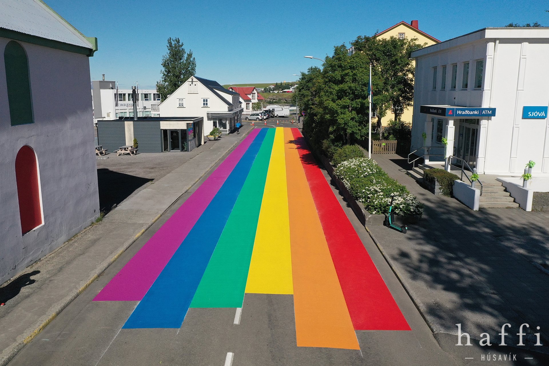 Regnbogabraut áfram lokuð fyrir akandi umferð.