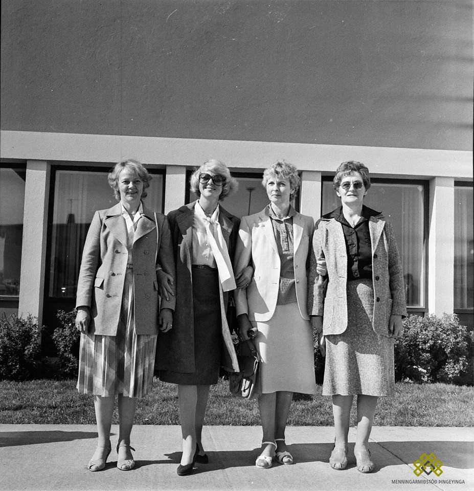 Mynd/Héraðskjalasafn Þingeyinga
tv. má sjá Katrínu Eymundsdóttir, Vigdísi Finnbogadóttir, Jónínu Ha…