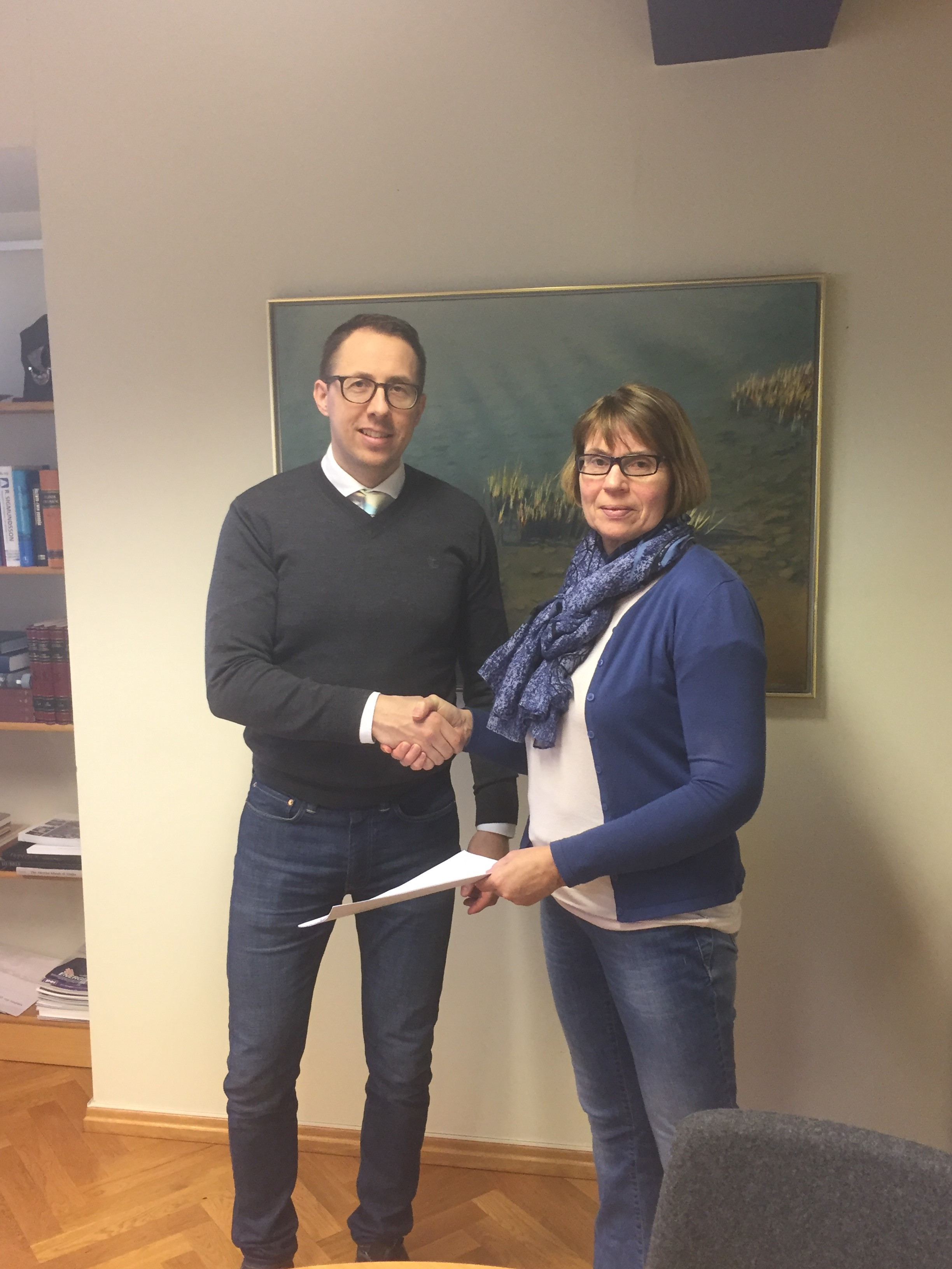 Kristján Þór Sveitarstjóri Norðurþings og Guðrún Kristinsdóttir við undirritun samningsins.